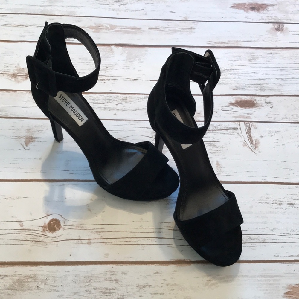 Beautiful black 4 1/2 inch heels with platform toe